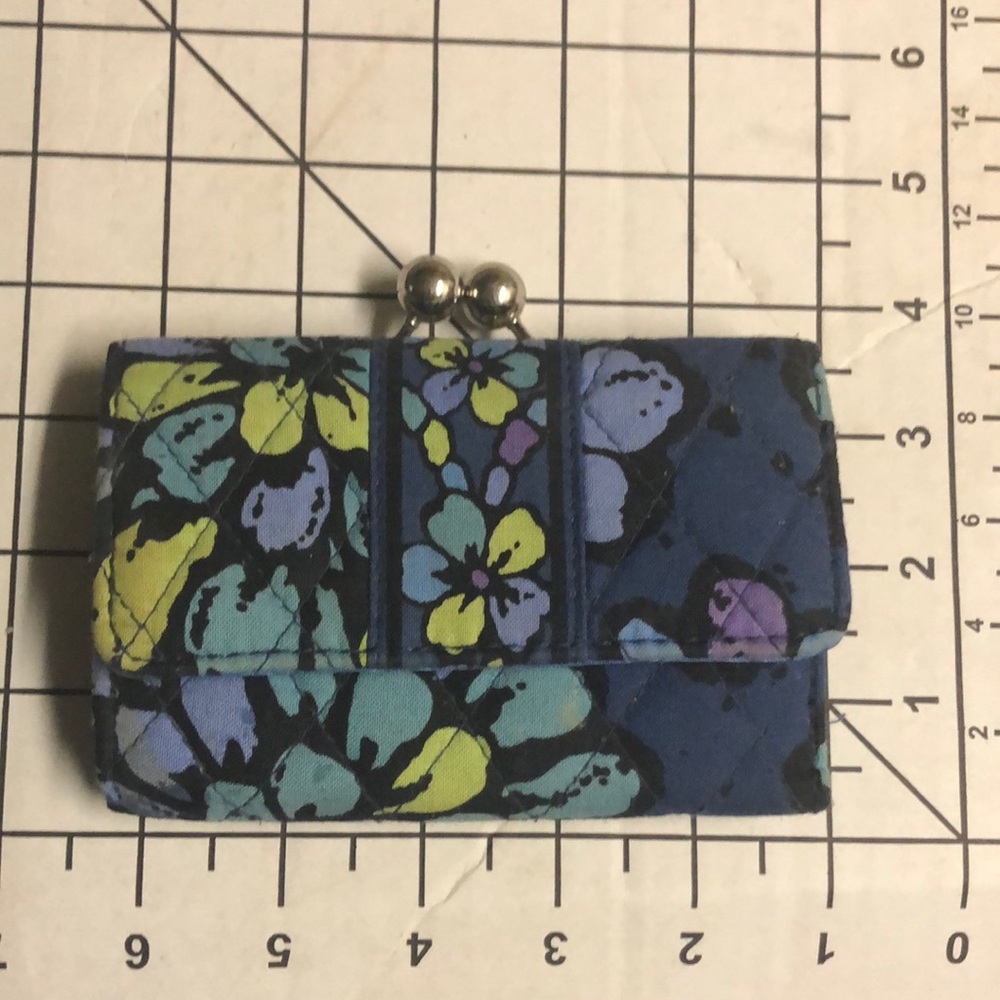 Vera Bradley Ball Coin Snap Magnet 3 interior card, ID and large cash pocket